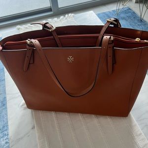 Tory Burch Robinson Tote Bag in like-new condition